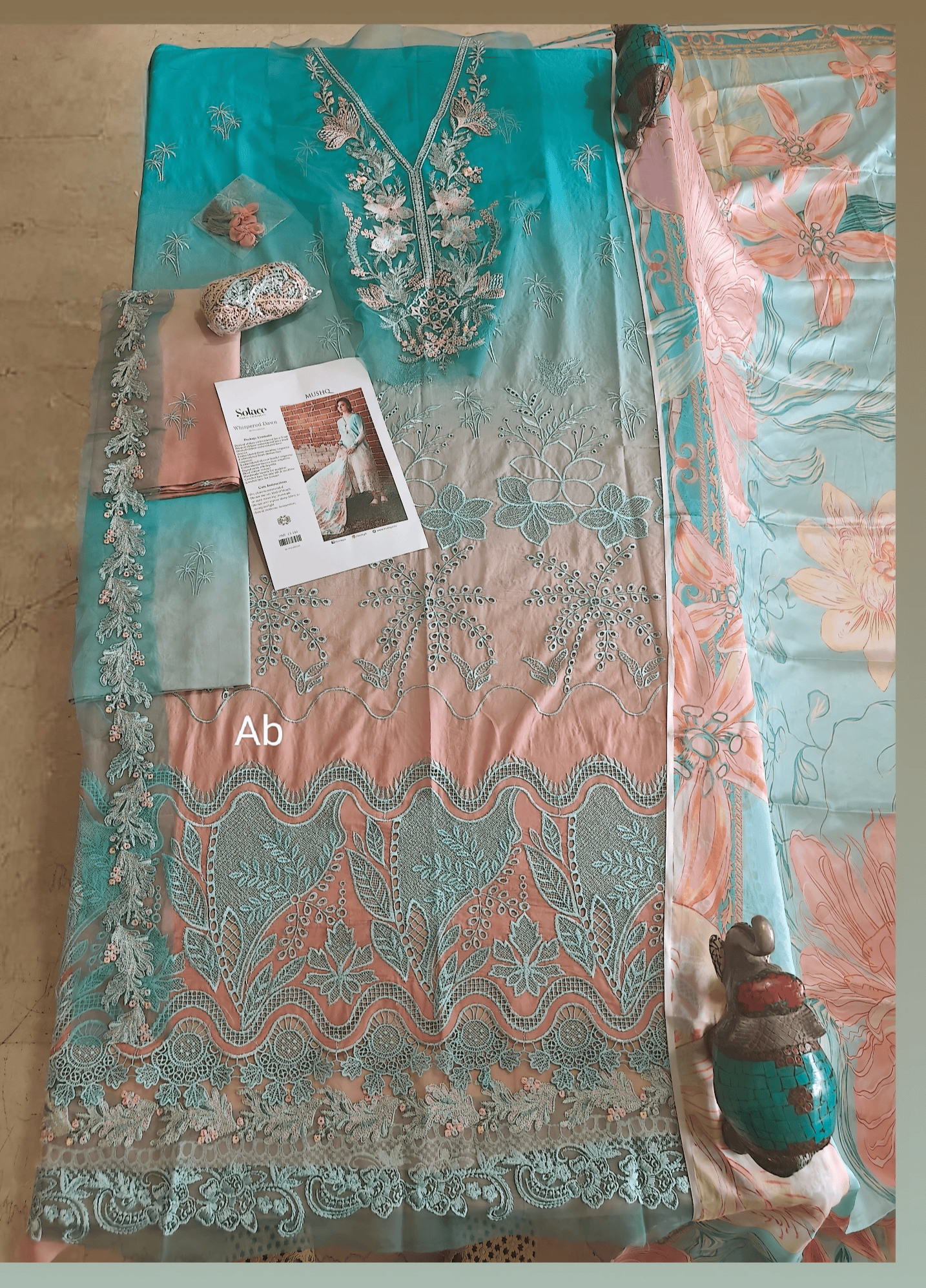 Open Pic/Mushq Solace Luxury 26/Whispered Dawn/Blue & Pink