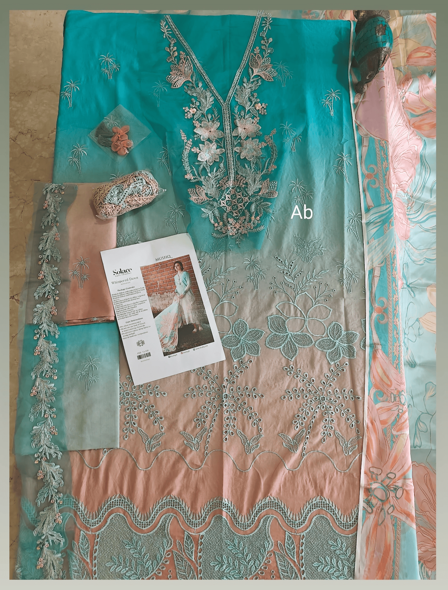 Open Pic/Mushq Solace Luxury 26/Whispered Dawn/Blue & Pink