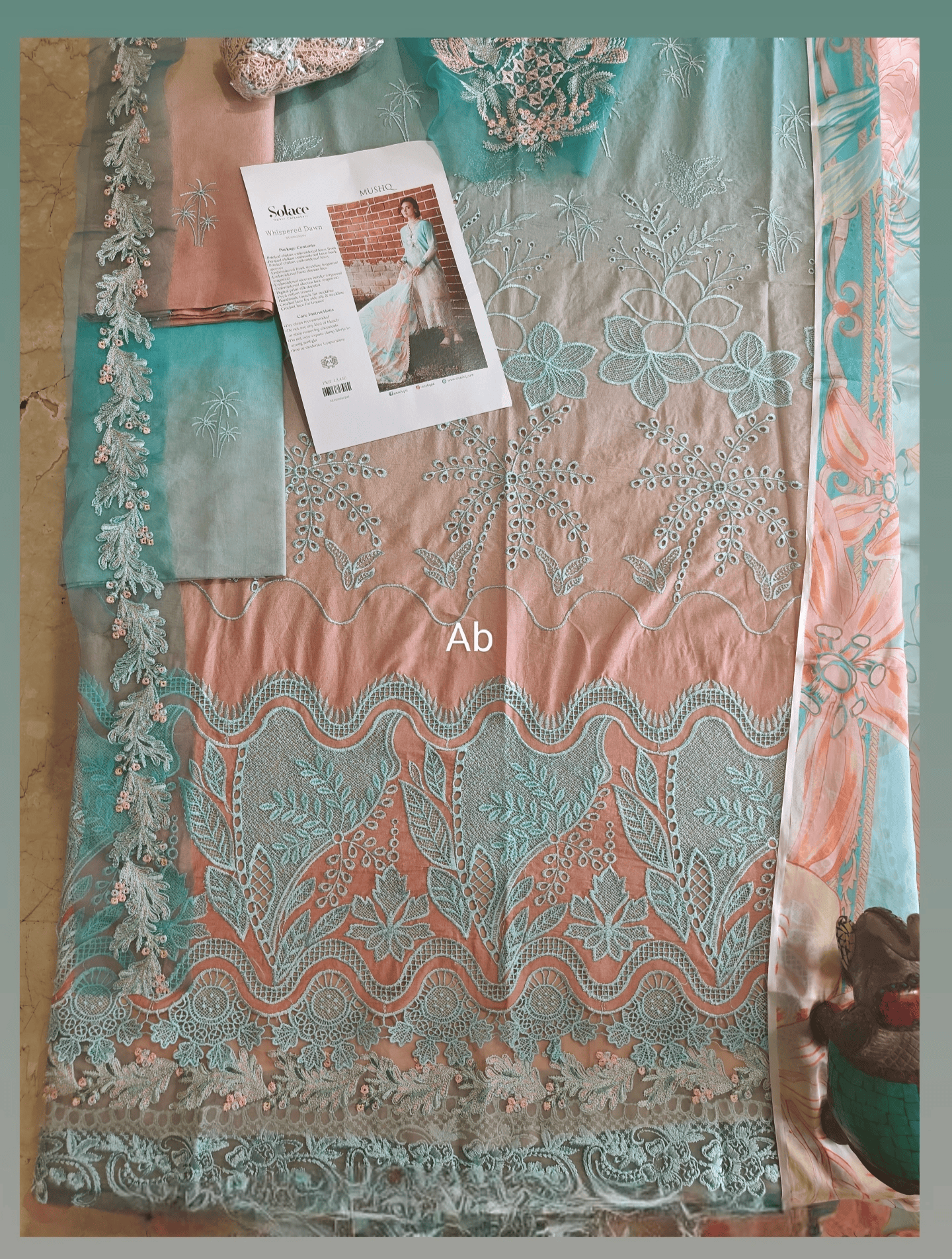 Open Pic/Mushq Solace Luxury 26/Whispered Dawn/Blue & Pink