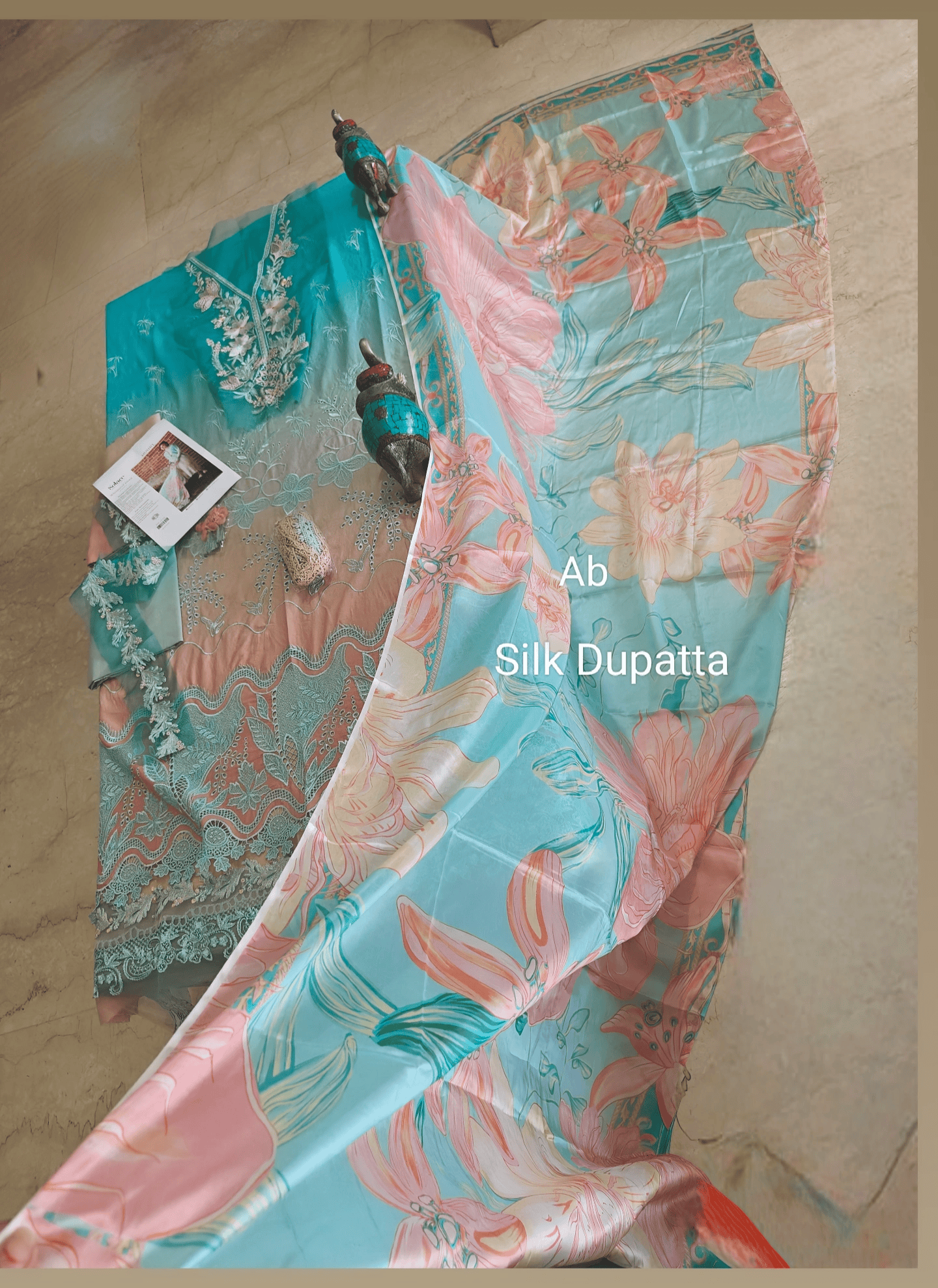 Open Pic/Mushq Solace Luxury 26/Whispered Dawn/Blue & Pink