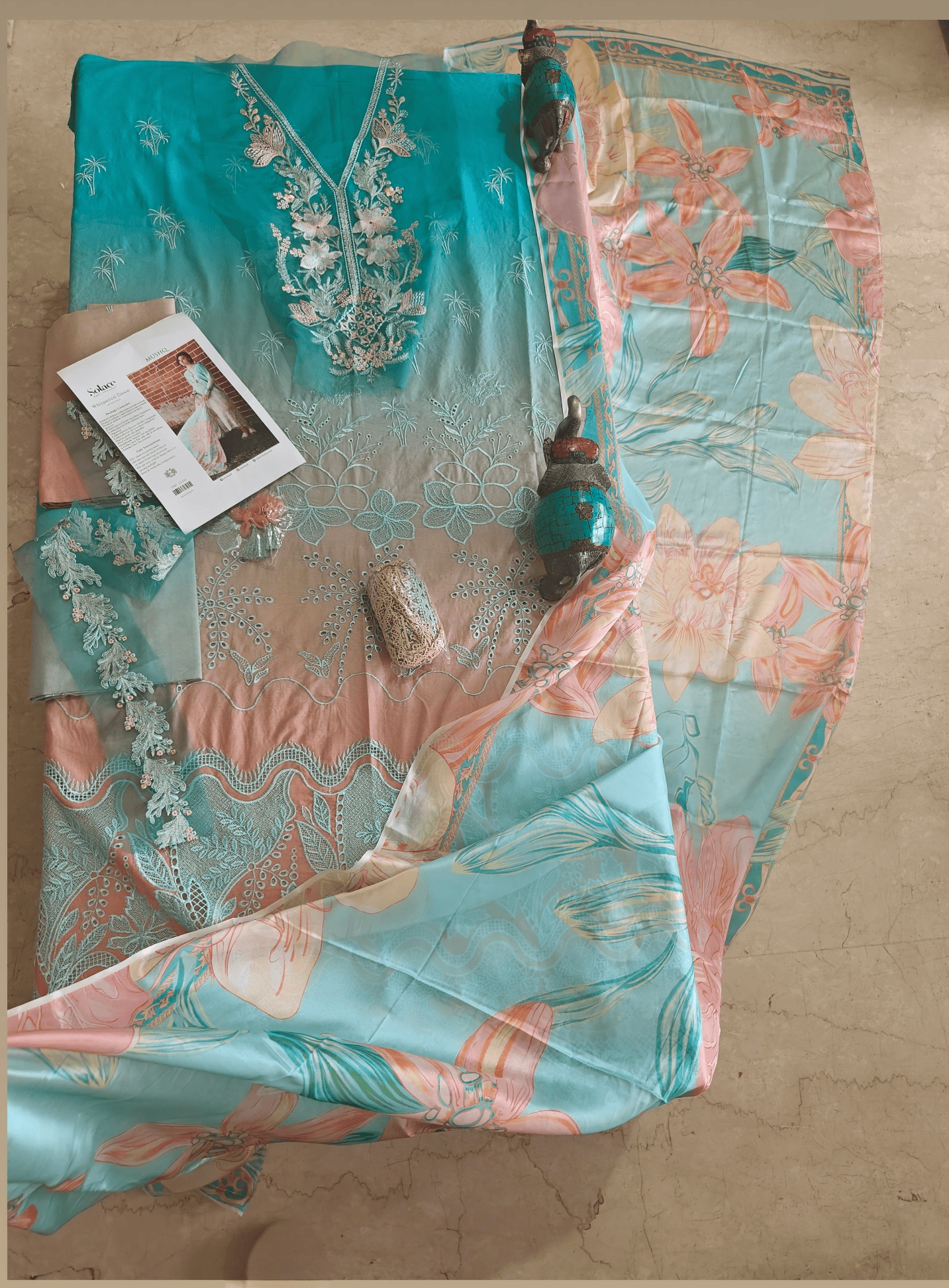 Open Pic/Mushq Solace Luxury 26/Whispered Dawn/Blue & Pink