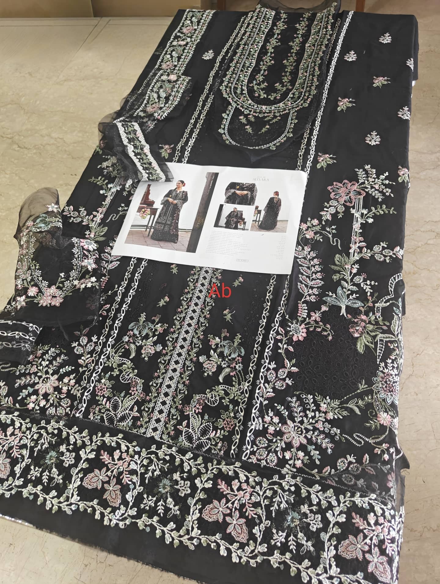 Sale‼️Open Pic/Kahf Premium Lawn 26/KLB-3B SIYAARA