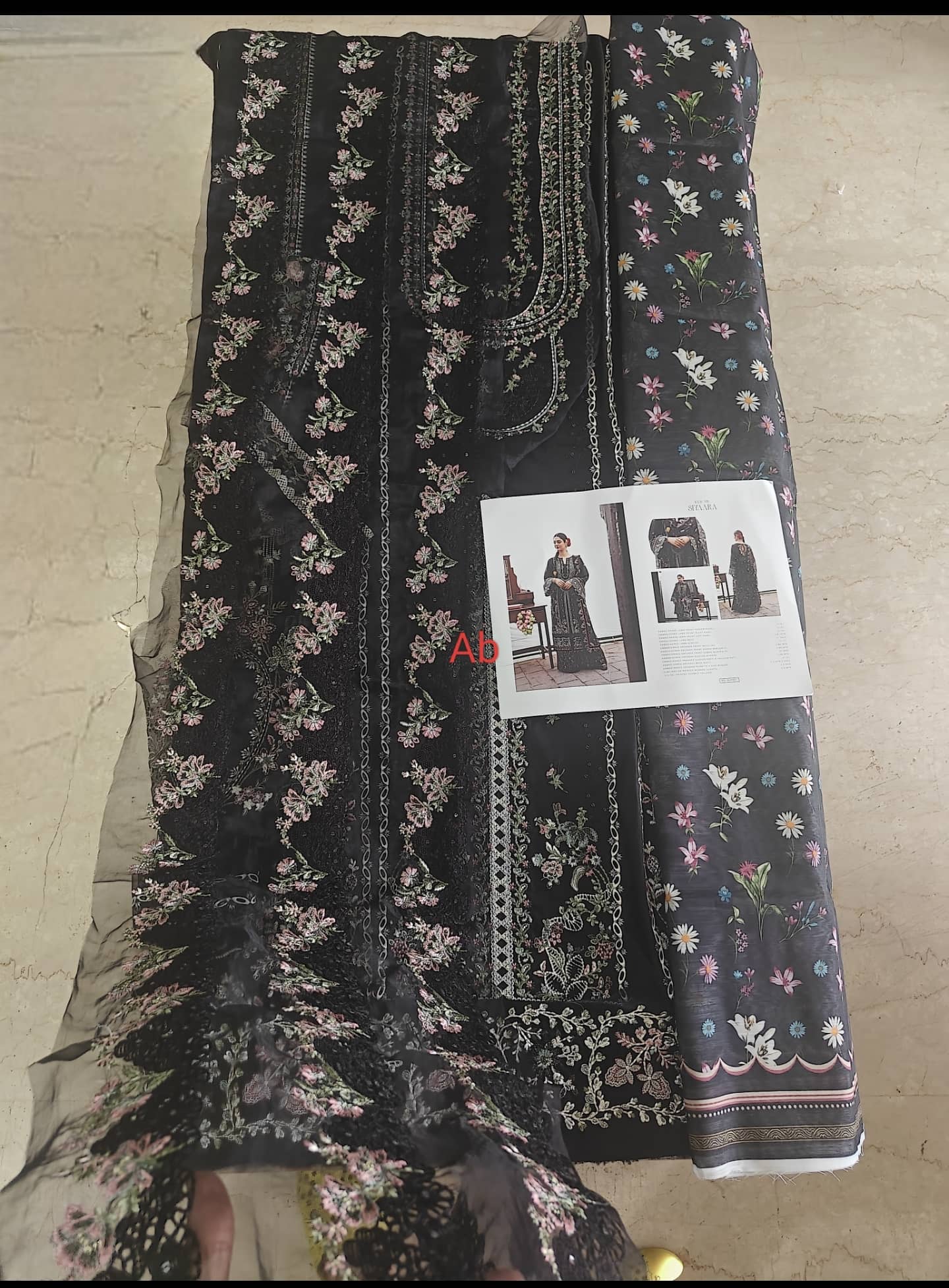 Sale‼️Open Pic/Kahf Premium Lawn 26/KLB-3B SIYAARA