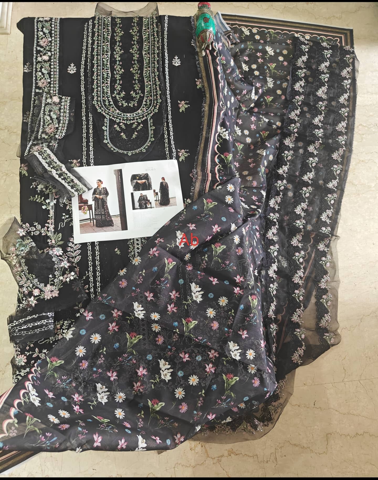 Sale‼️Open Pic/Kahf Premium Lawn 26/KLB-3B SIYAARA
