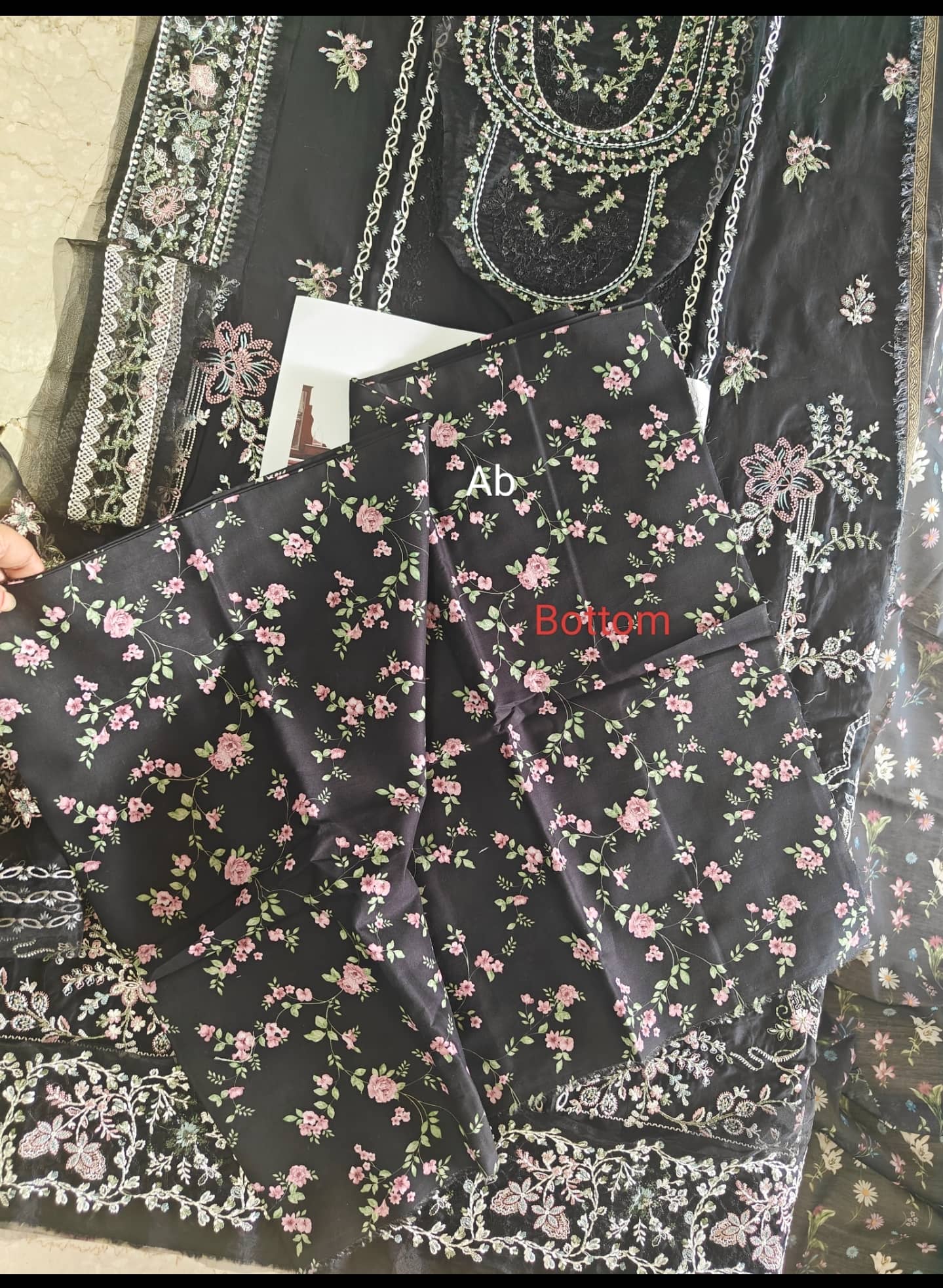 Sale‼️Open Pic/Kahf Premium Lawn 26/KLB-3B SIYAARA