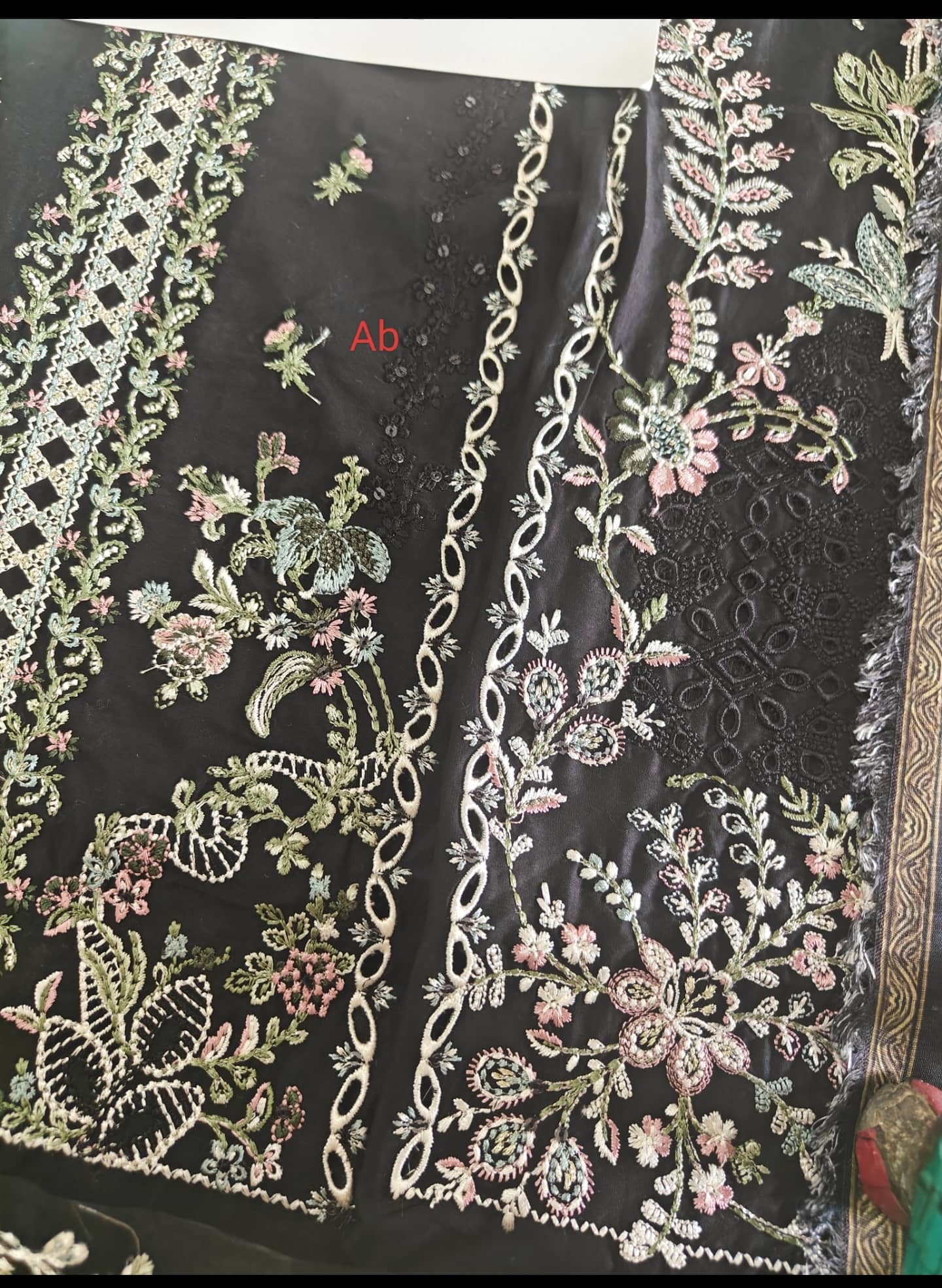 Sale‼️Open Pic/Kahf Premium Lawn 26/KLB-3B SIYAARA