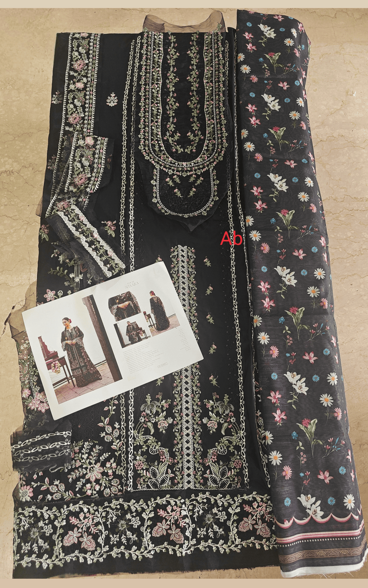 Sale‼️Open Pic/Kahf Premium Lawn 26/KLB-3B SIYAARA