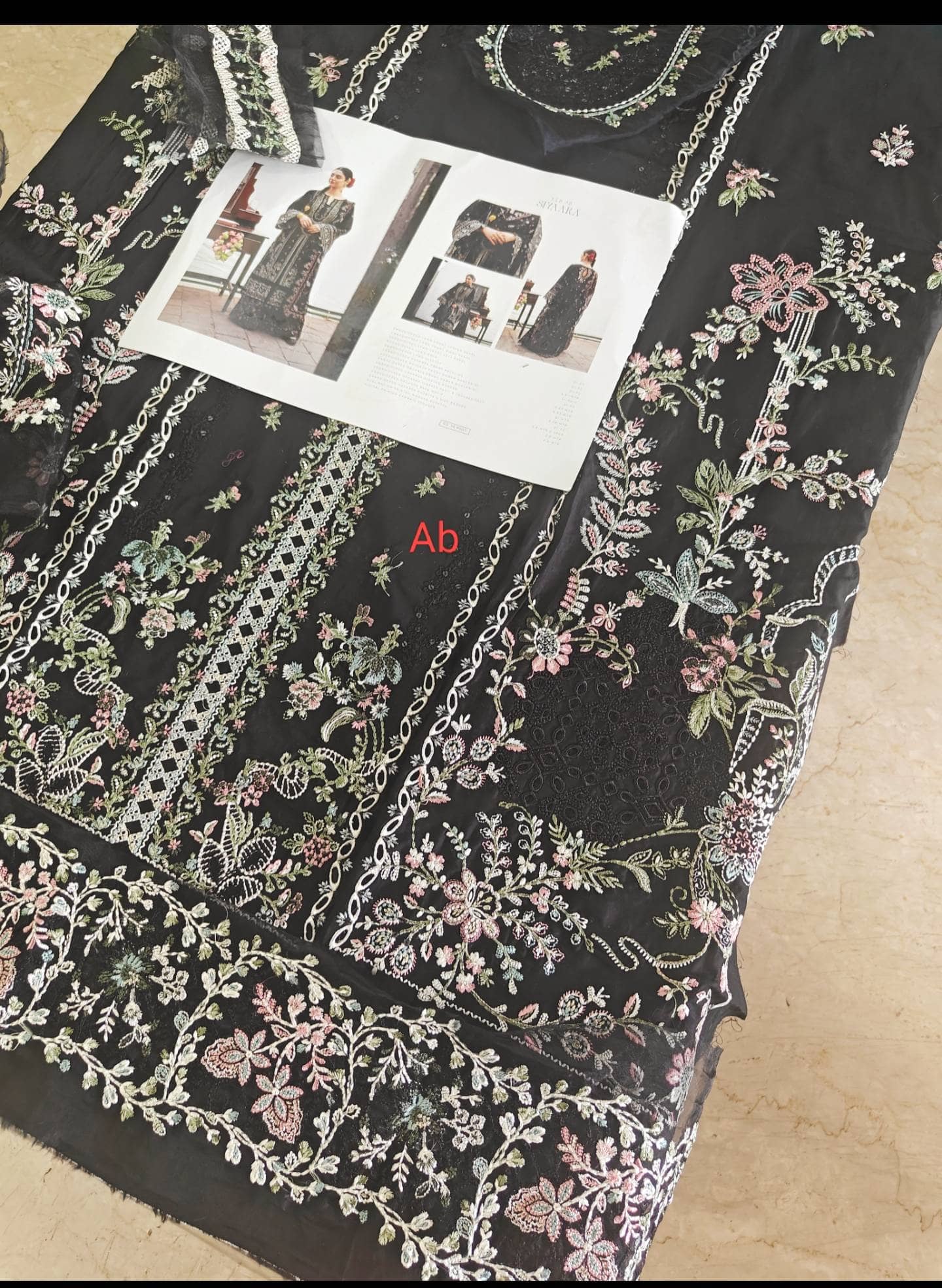 Sale‼️Open Pic/Kahf Premium Lawn 26/KLB-3B SIYAARA
