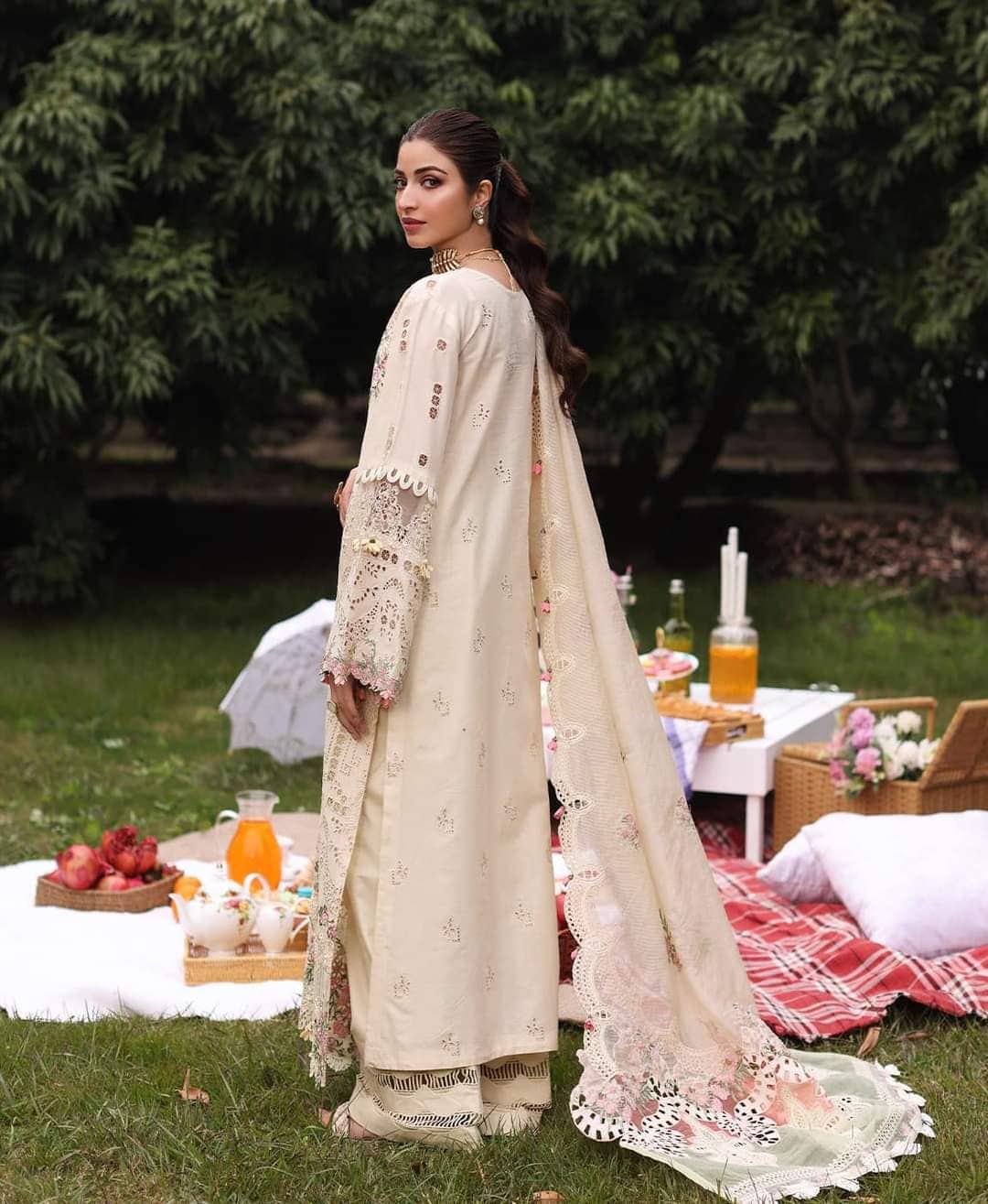 img_kahf_premium_lawn_awwal_boutique