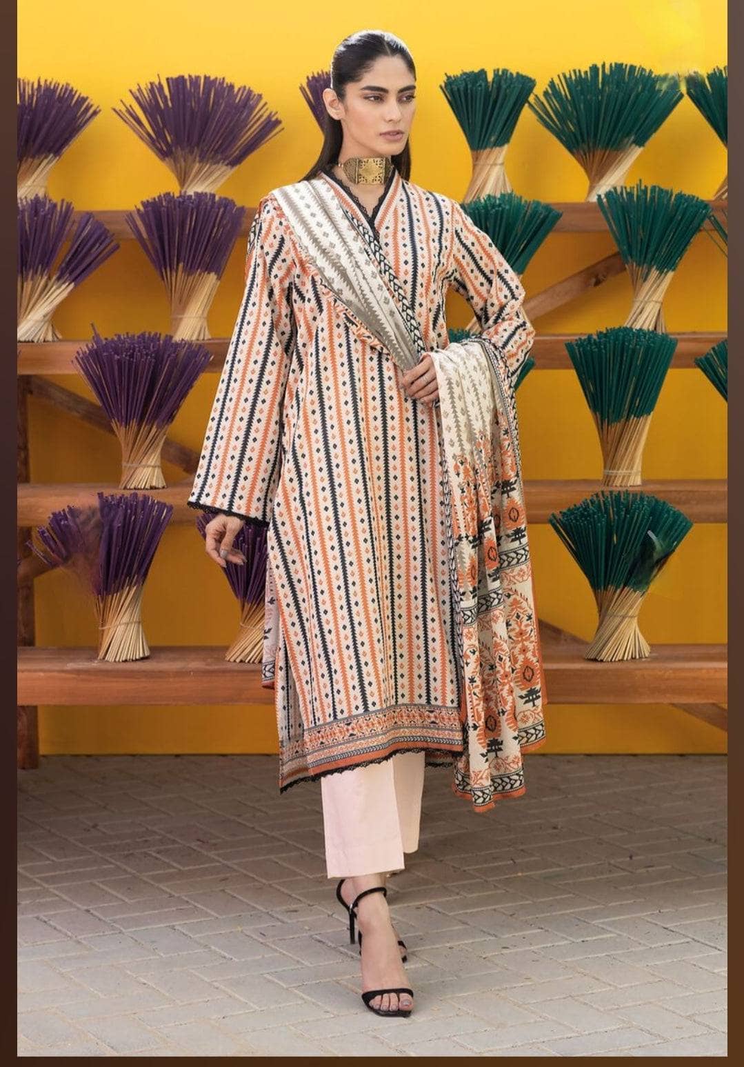 img_khaadi_lawn_23_awwal_boutique
