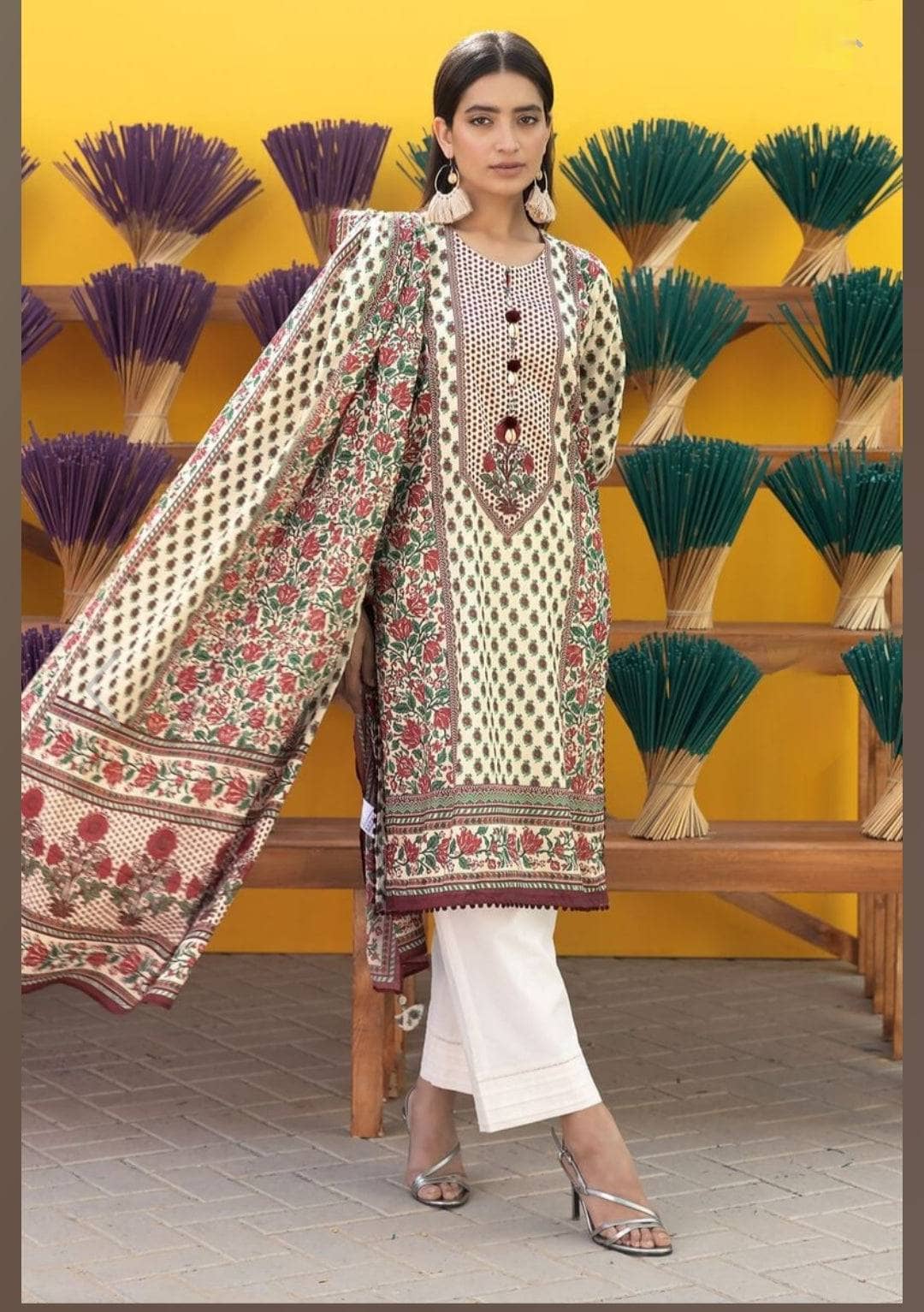 img_khaadi_lawn_23_awwal_boutique