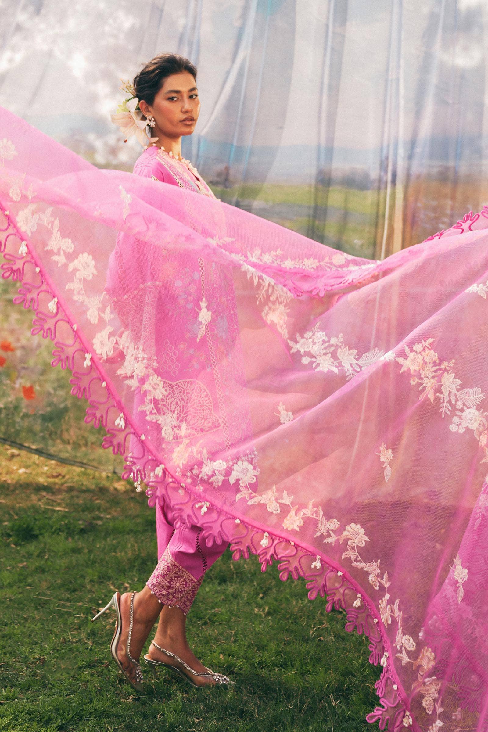 img_sana_safinaz_luxury_lawn_25_awwal_boutique