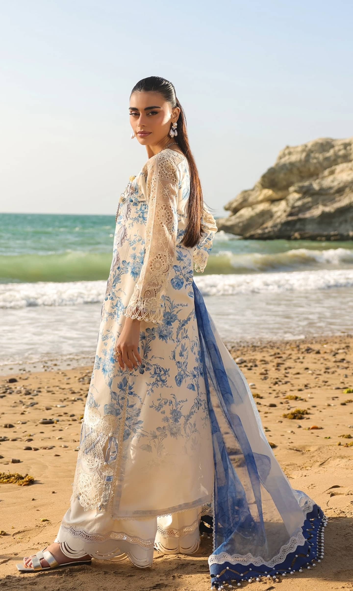 Manara Luxury Lawn 26/Amalfi/White & Blue