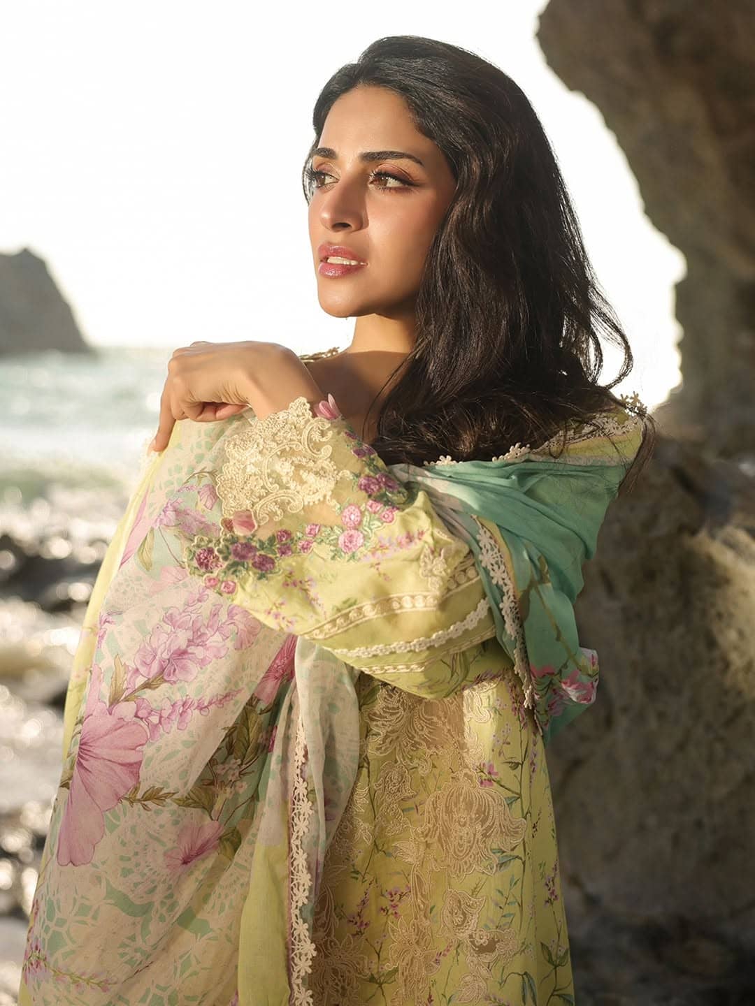 Manara Luxury Lawn 26/Golden Haze/Lime Yellow