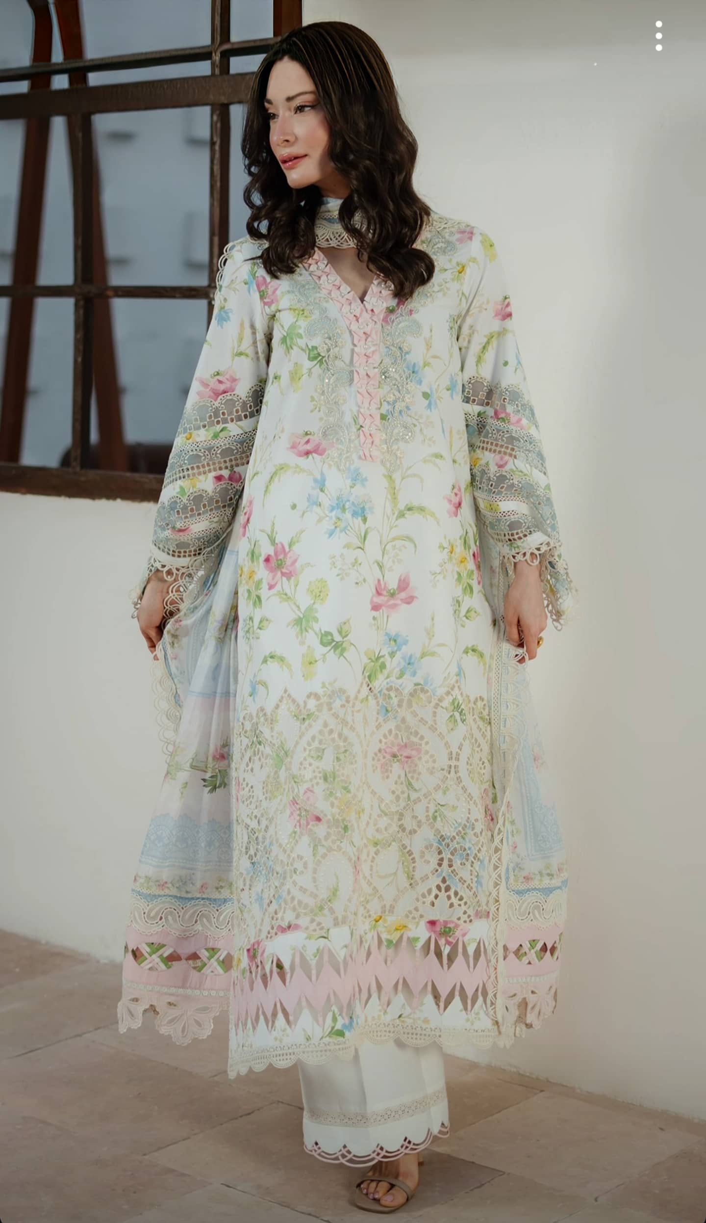 img_manra_lawn_awwal_boutique
