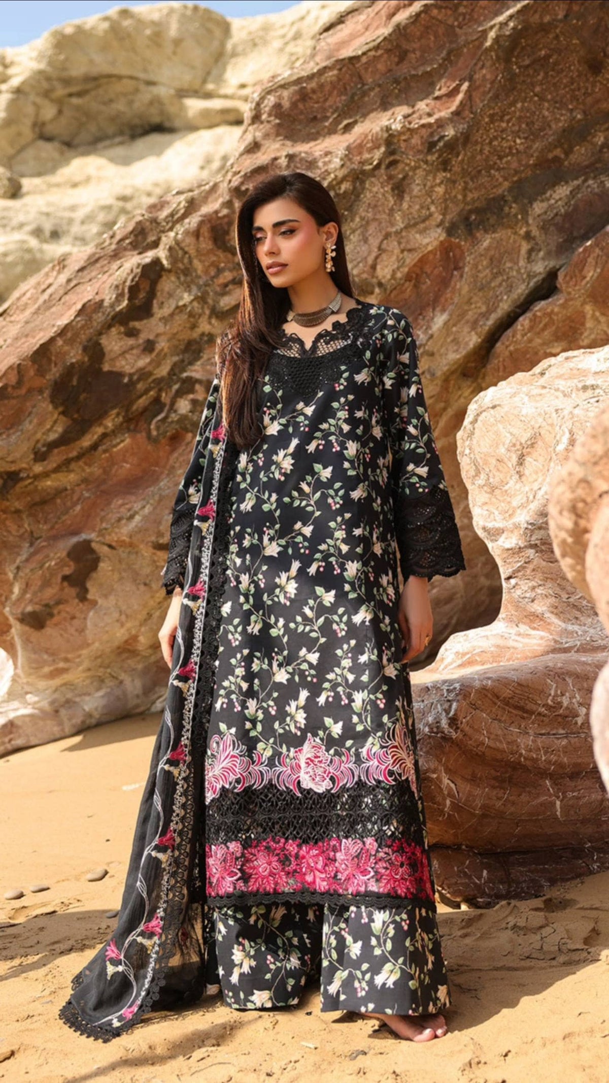 img_manara_lawn_awwal_boutique