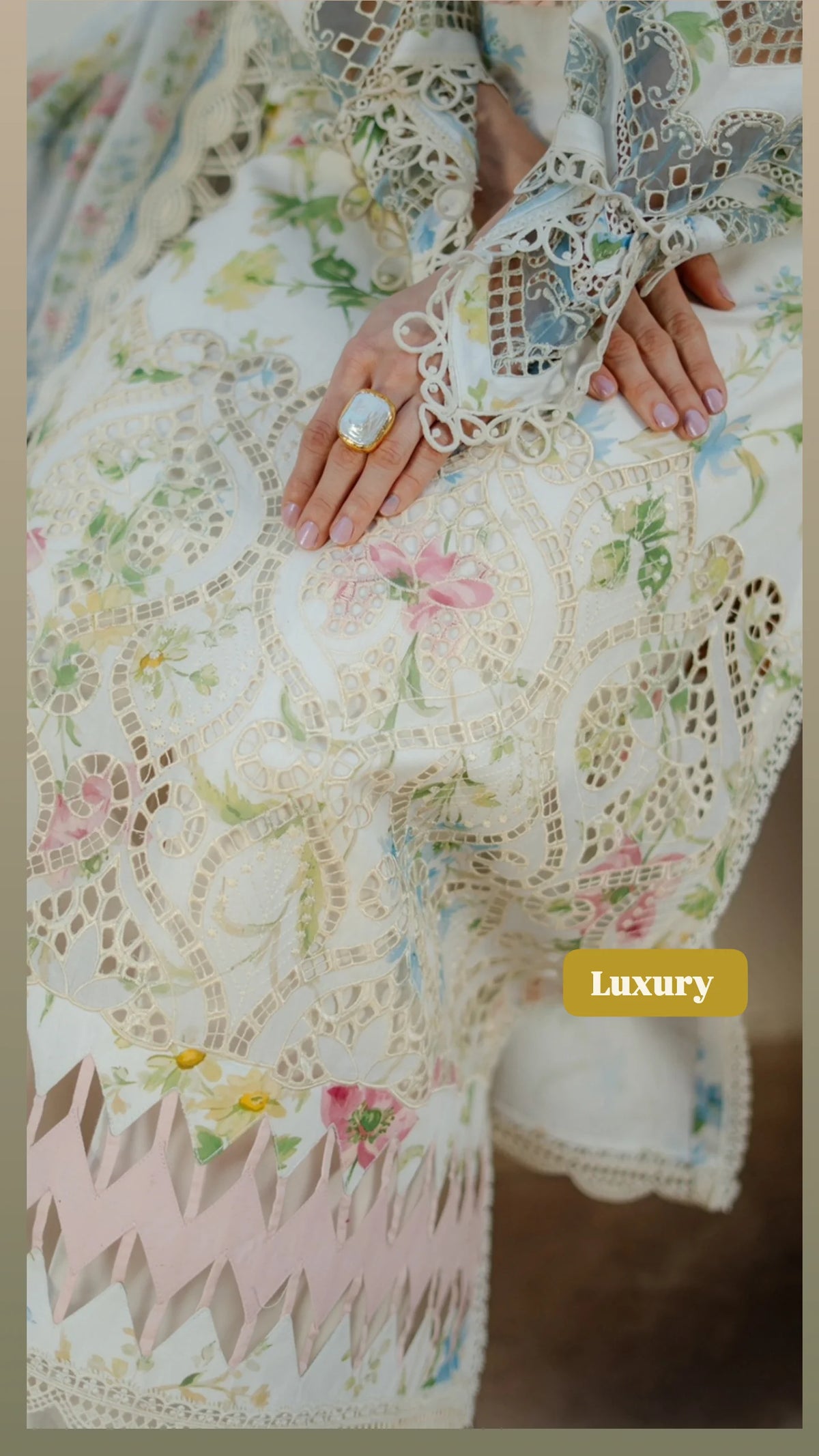 Open Pic/Sale‼️Manara Luxury Lawn 26/White Gaura/Off White 26/