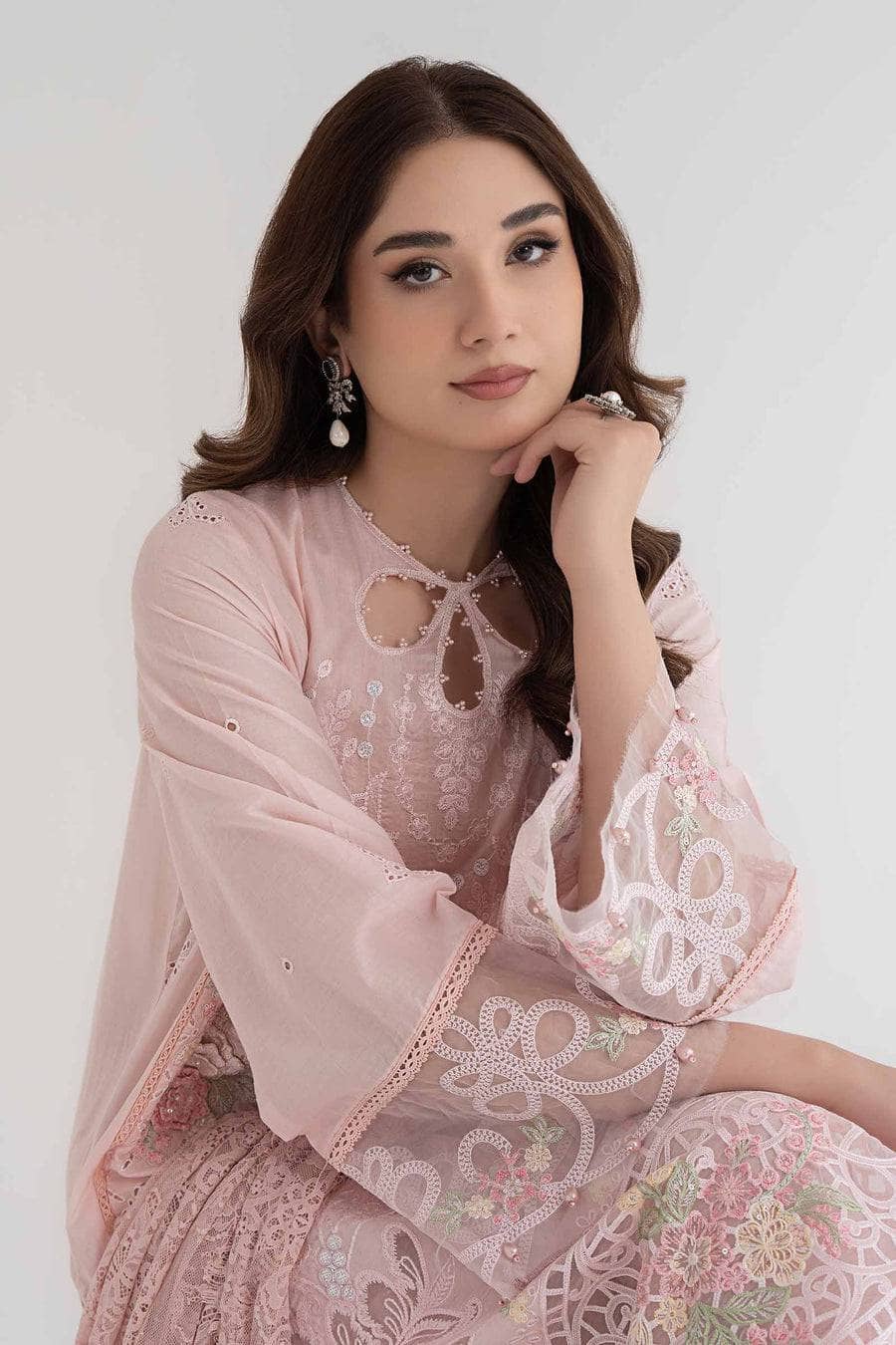 img_maria_b_lawn_24_awwal_boutique