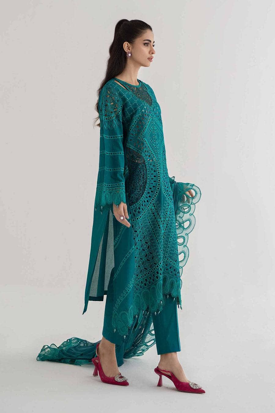 img_maria_b_lawn_24_awwal_boutique
