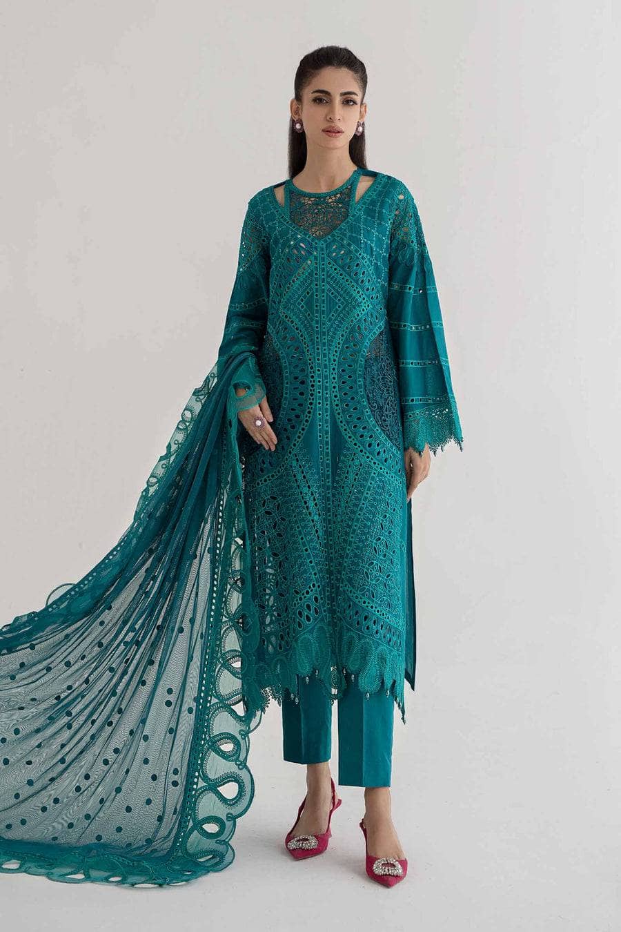 img_maria_b_lawn_24_awwal_boutique