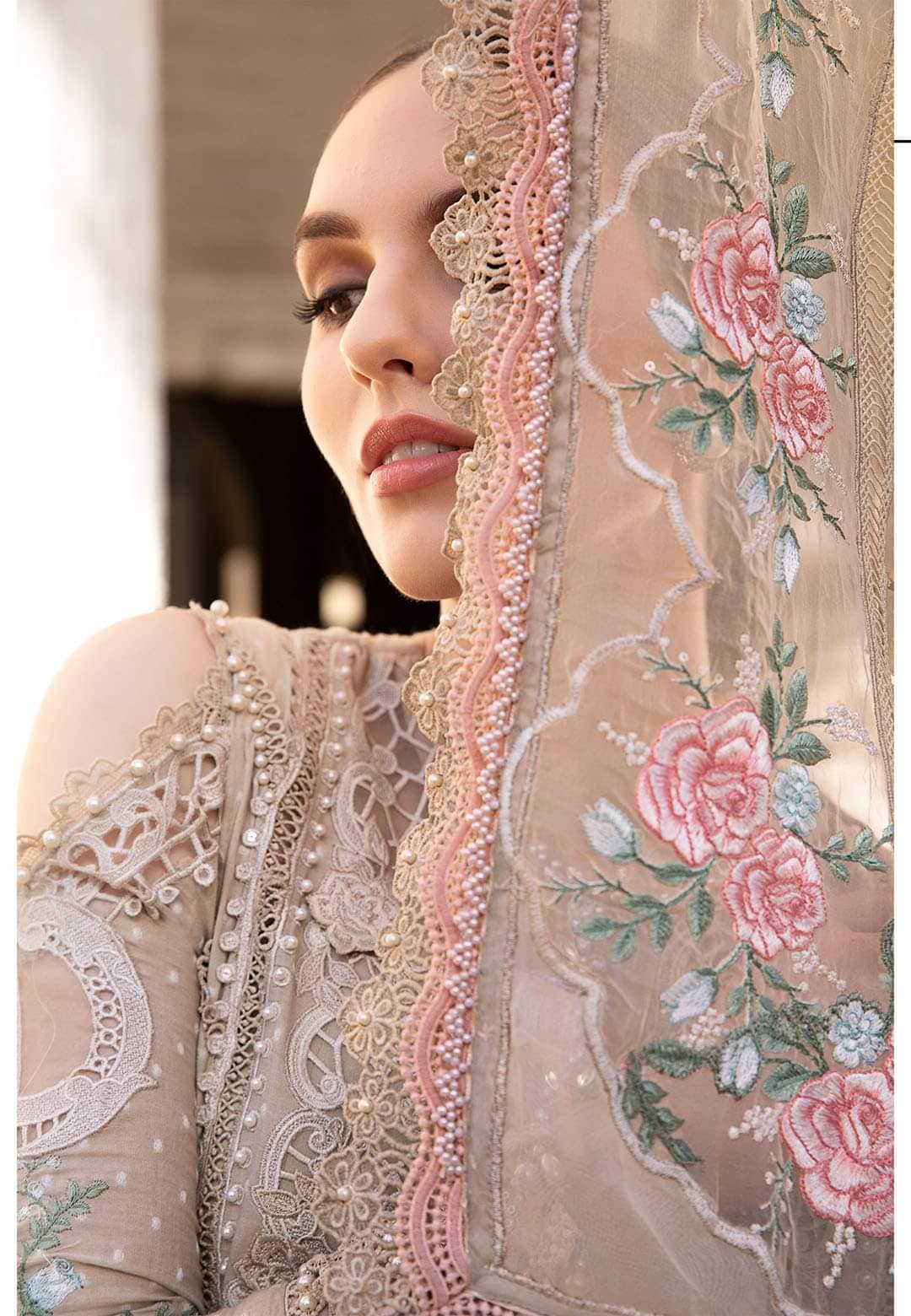 img_maria_b_lawn_24_awwal_boutique