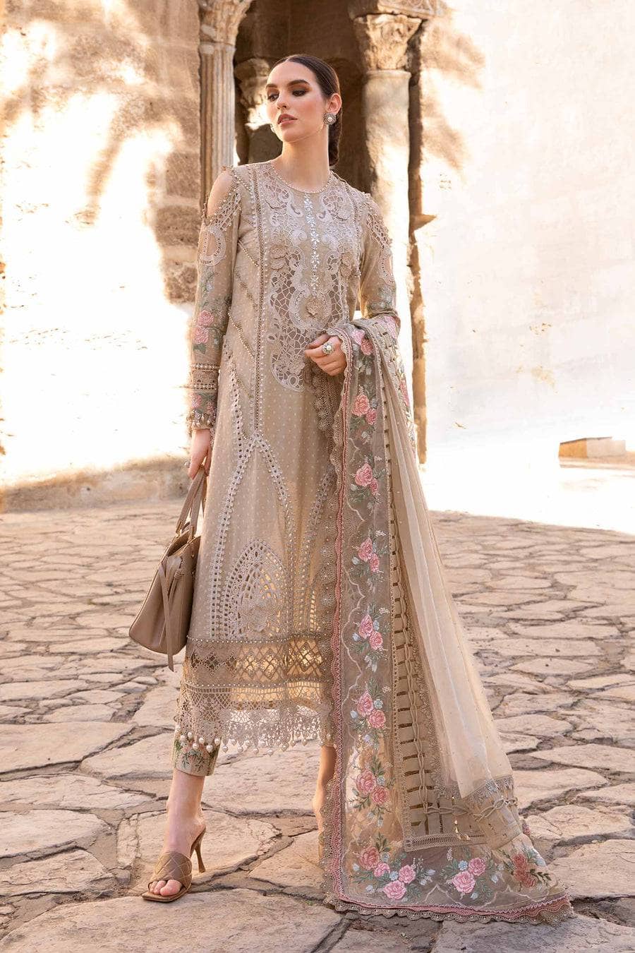 img_maria_b_lawn_24_awwal_boutique