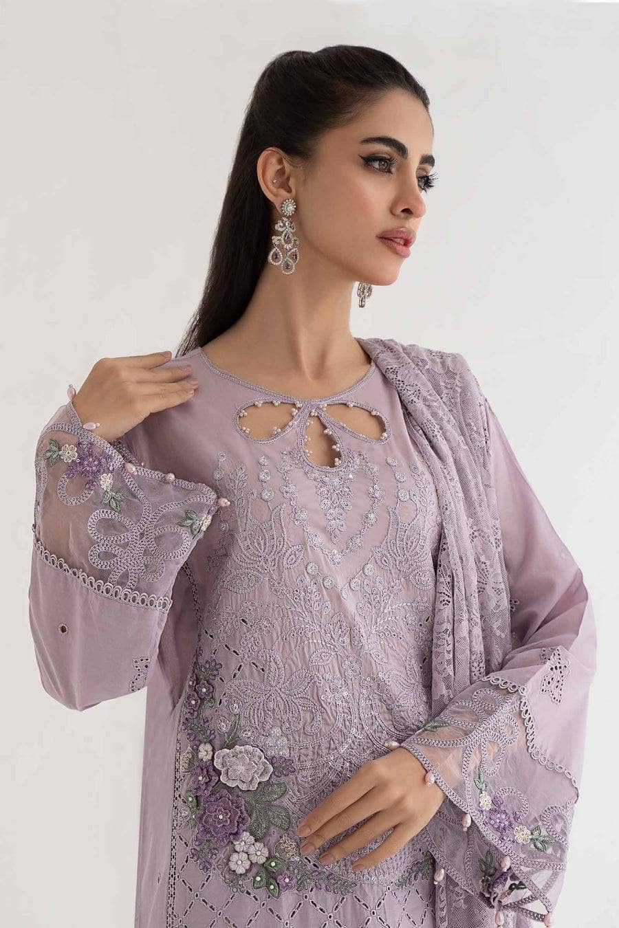 img_maria_b_lawn_24_awwal_boutique
