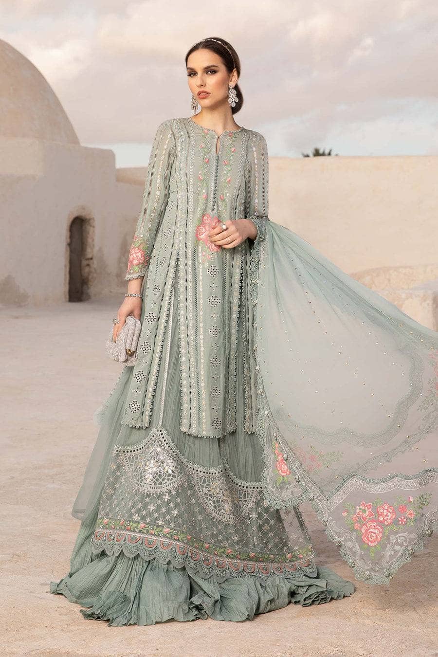 img_maria_b_lawn_24_awwal_boutique