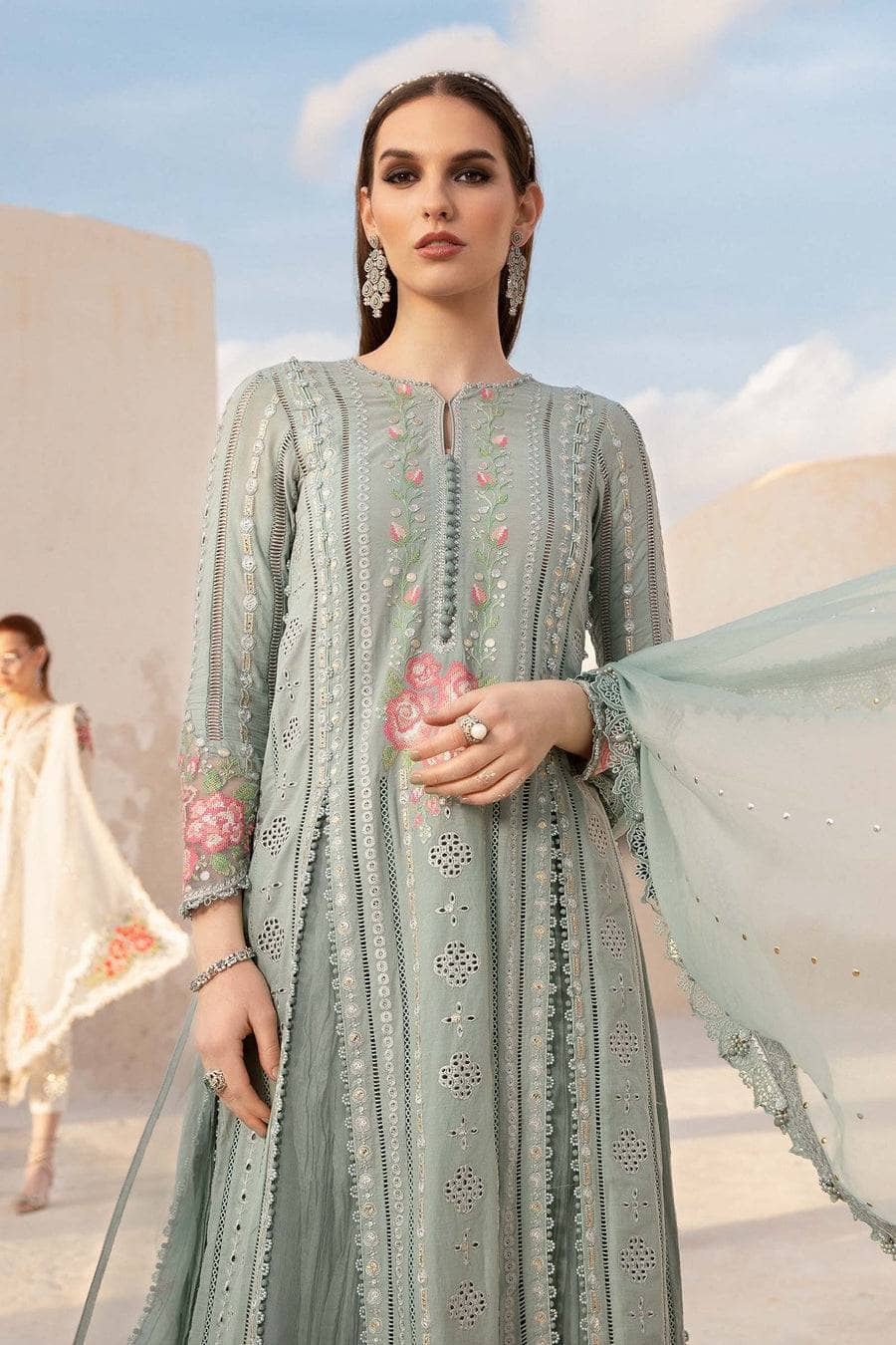 img_maria_b_lawn_24_awwal_boutique