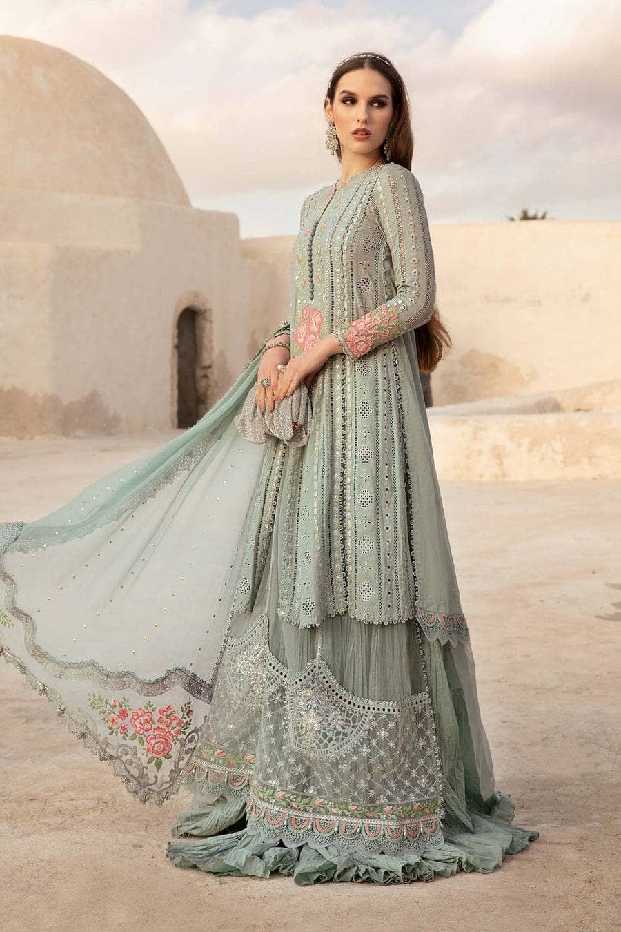 img_maria_b_lawn_24_awwal_boutique