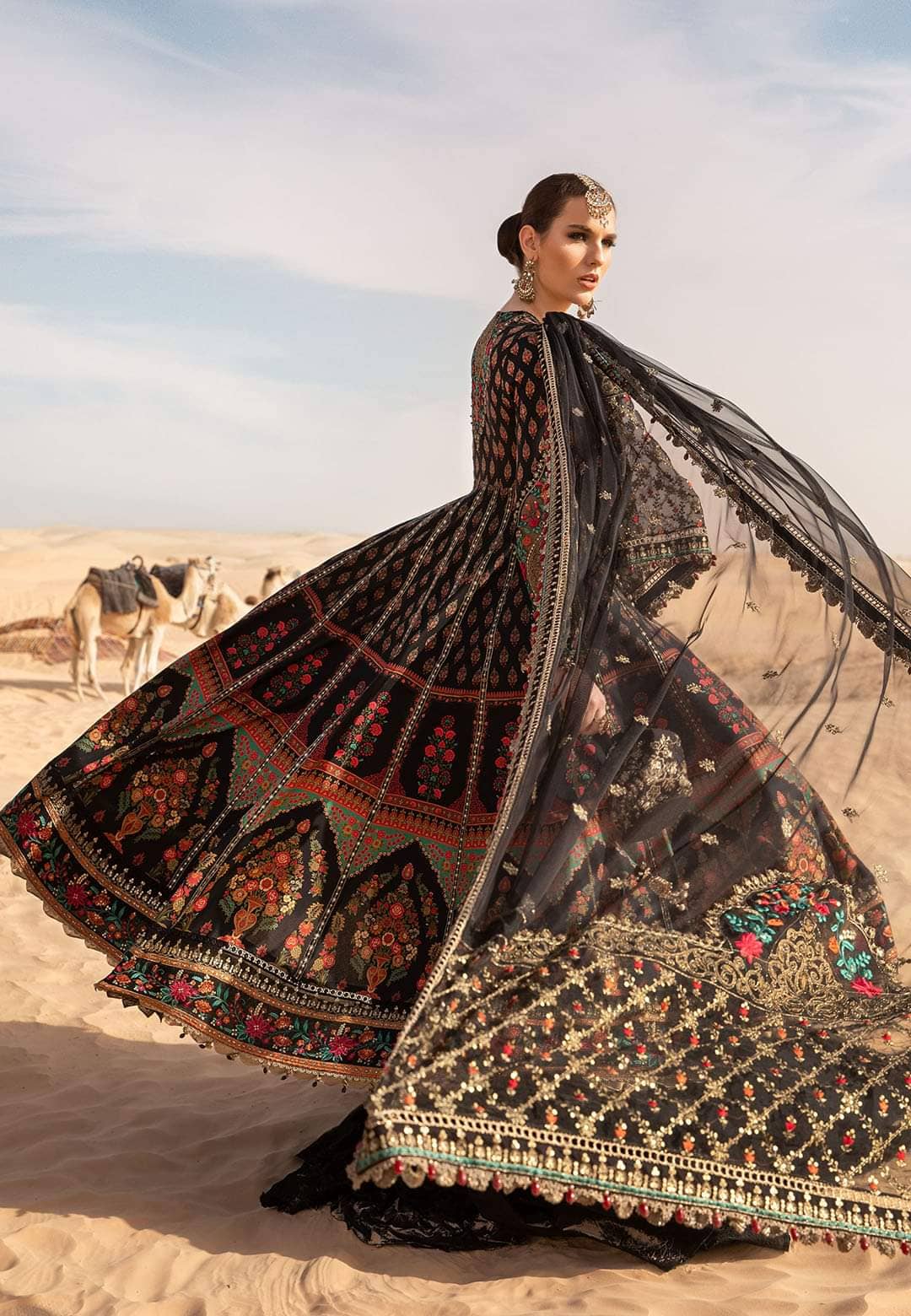 img_maria_b_lawn_24_awwal_boutique