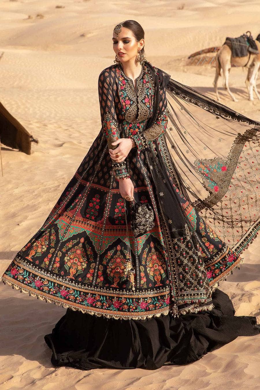 img_maria_b_lawn_24_awwal_boutique