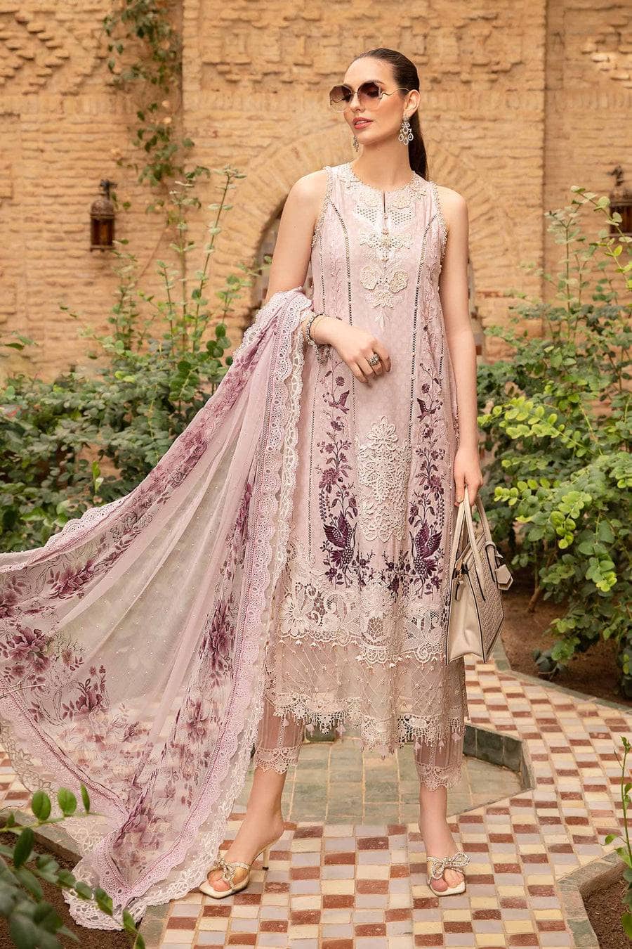 img_maria_b_lawn_24_awwal_boutique