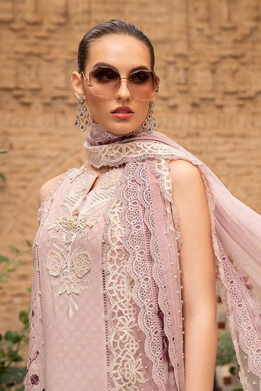 img_maria_b_lawn_24_awwal_boutique