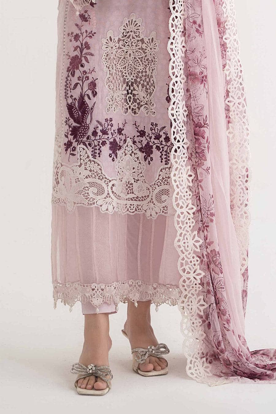 img_maria_b_lawn_24_awwal_boutique