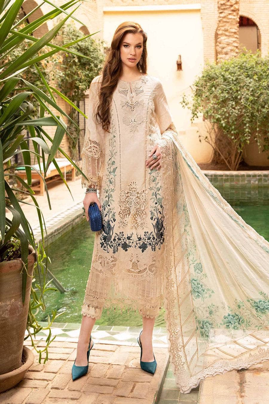 img_maria_b_lawn_24_awwal_boutique