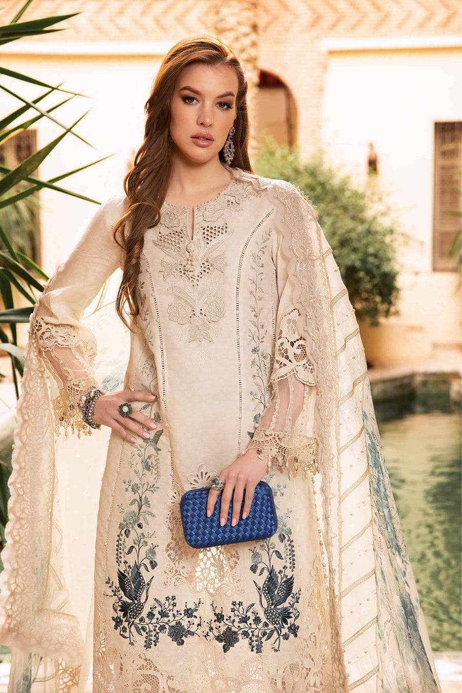 img_maria_b_lawn_24_awwal_boutique