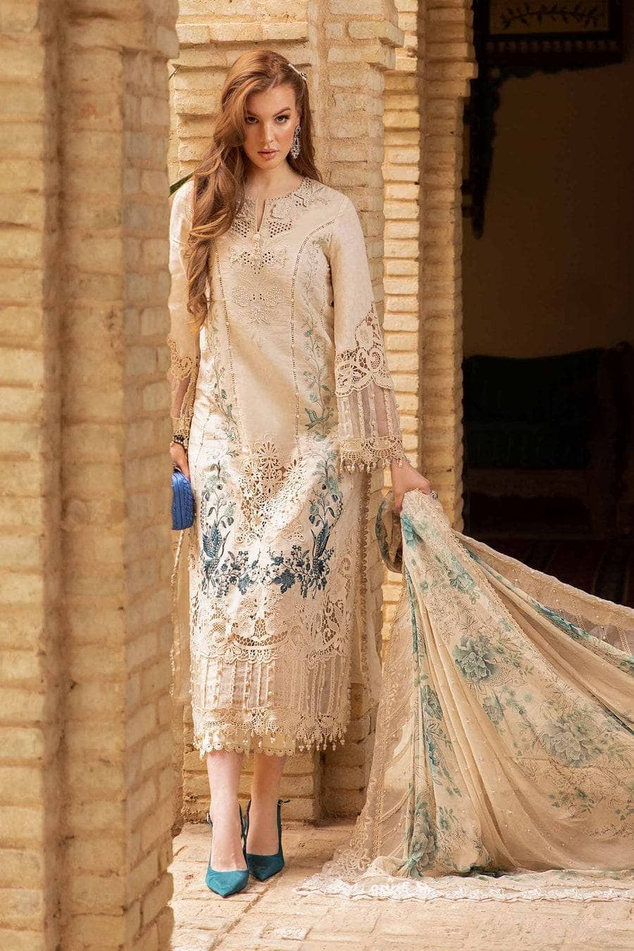 img_maria_b_lawn_24_awwal_boutique