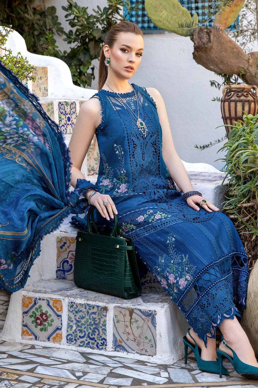 img_maria_b_lawn_24_awwal_boutique