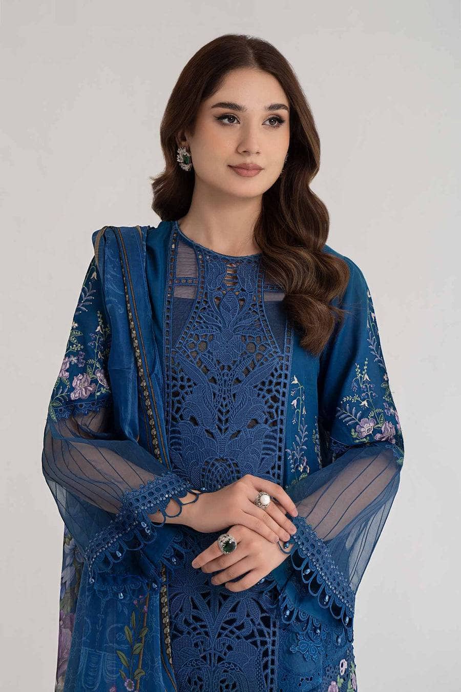img_maria_b_lawn_24_awwal_boutique