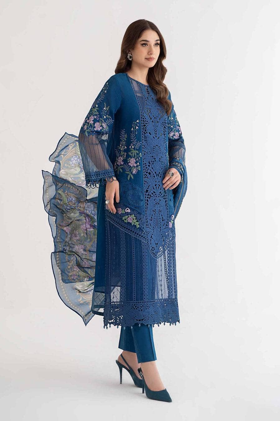img_maria_b_lawn_24_awwal_boutique