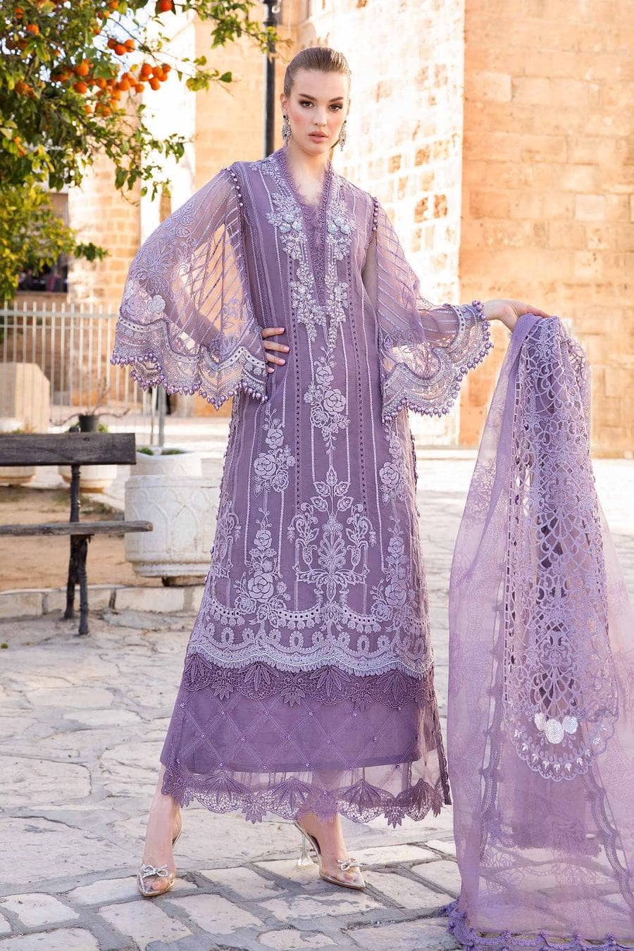 img_maria_b_lawn_24_awwal_boutique