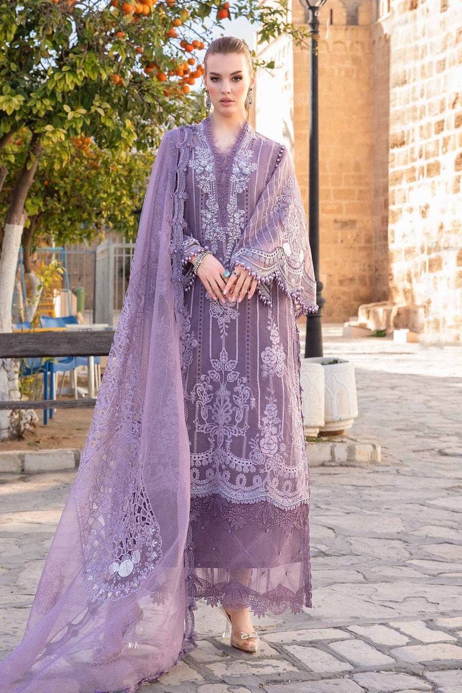 img_maria_b_lawn_24_awwal_boutique