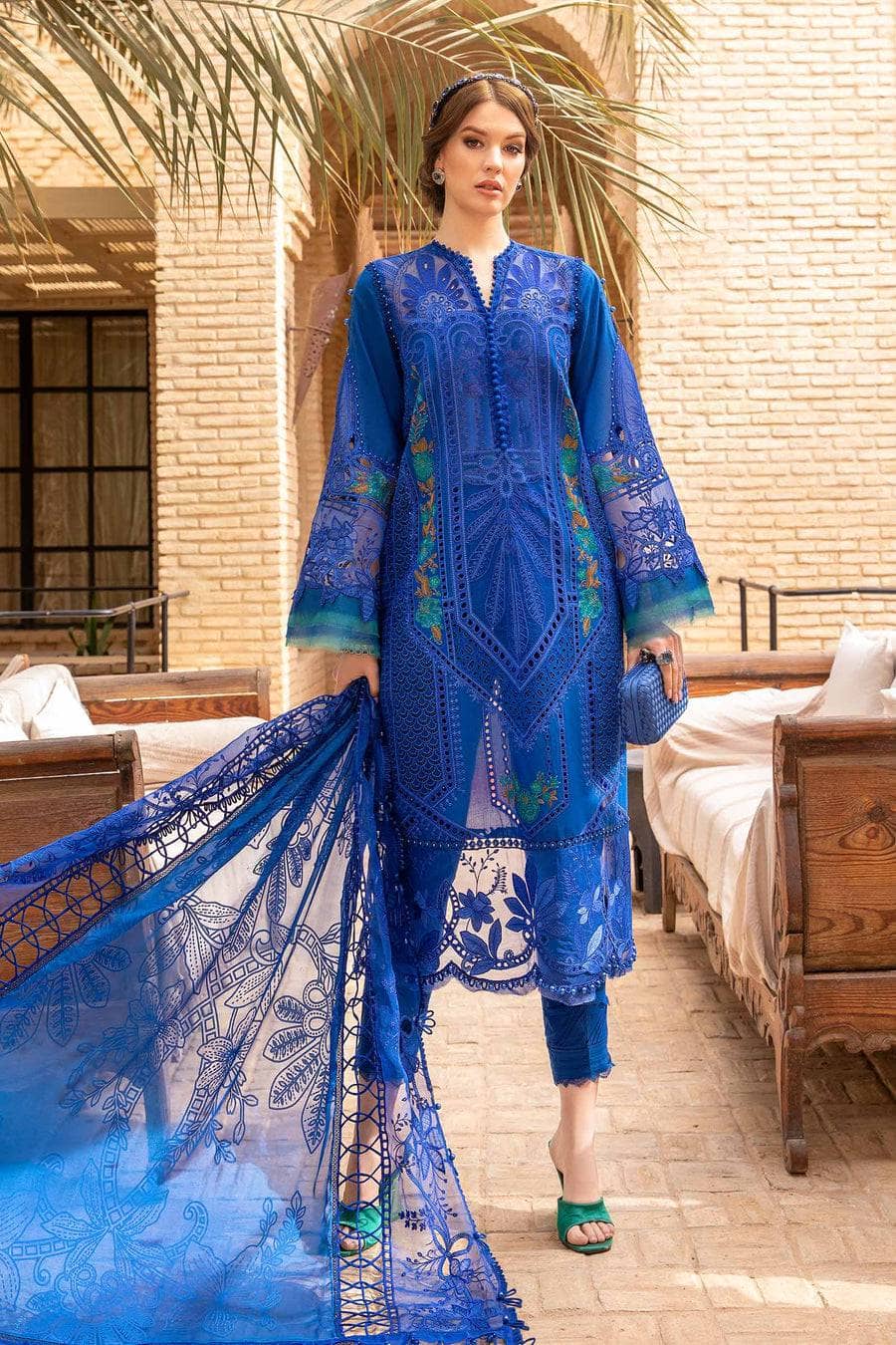 img_maria_b_lawn_24_awwal_boutique