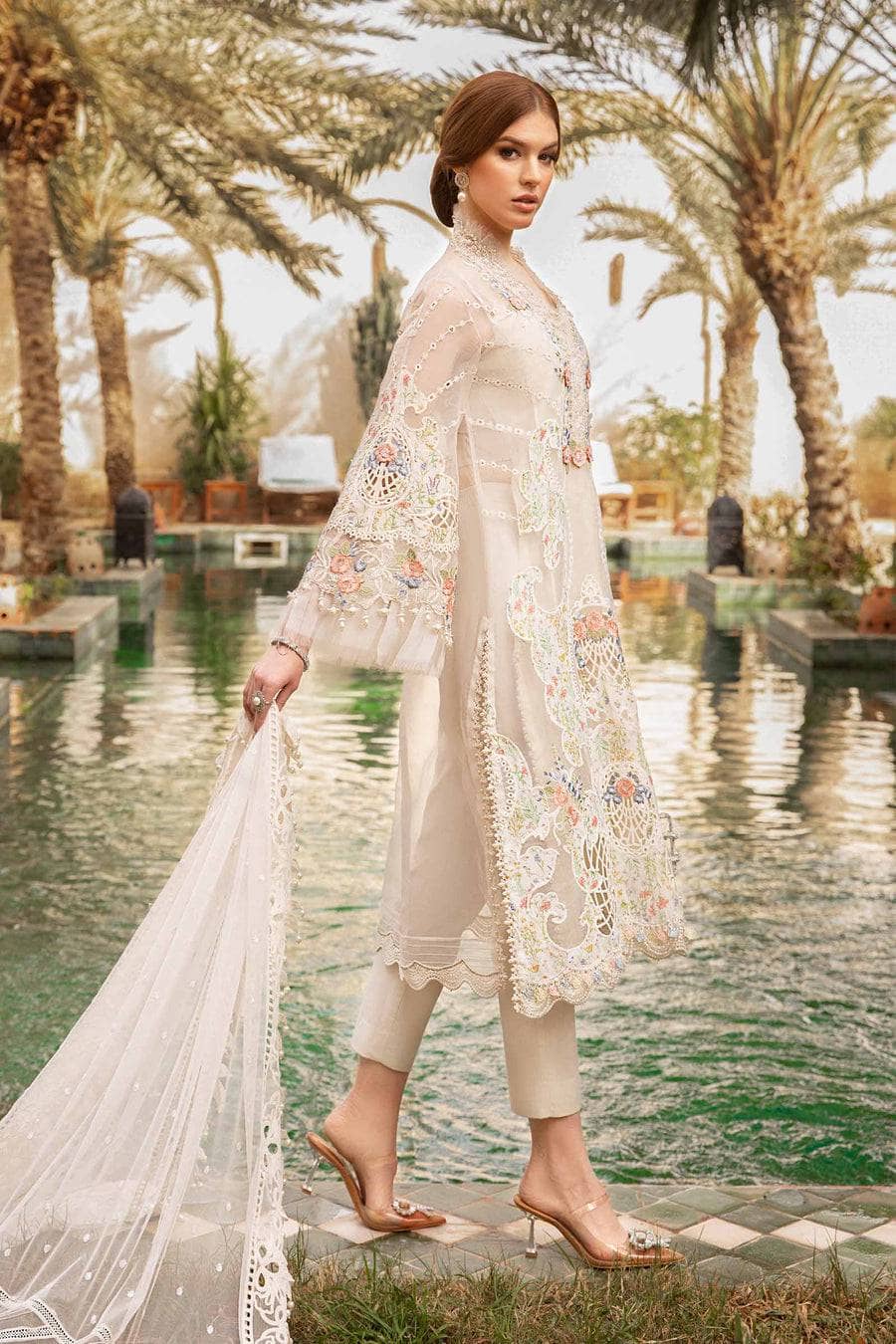 img_maria_b_lawn_24_awwal_boutique