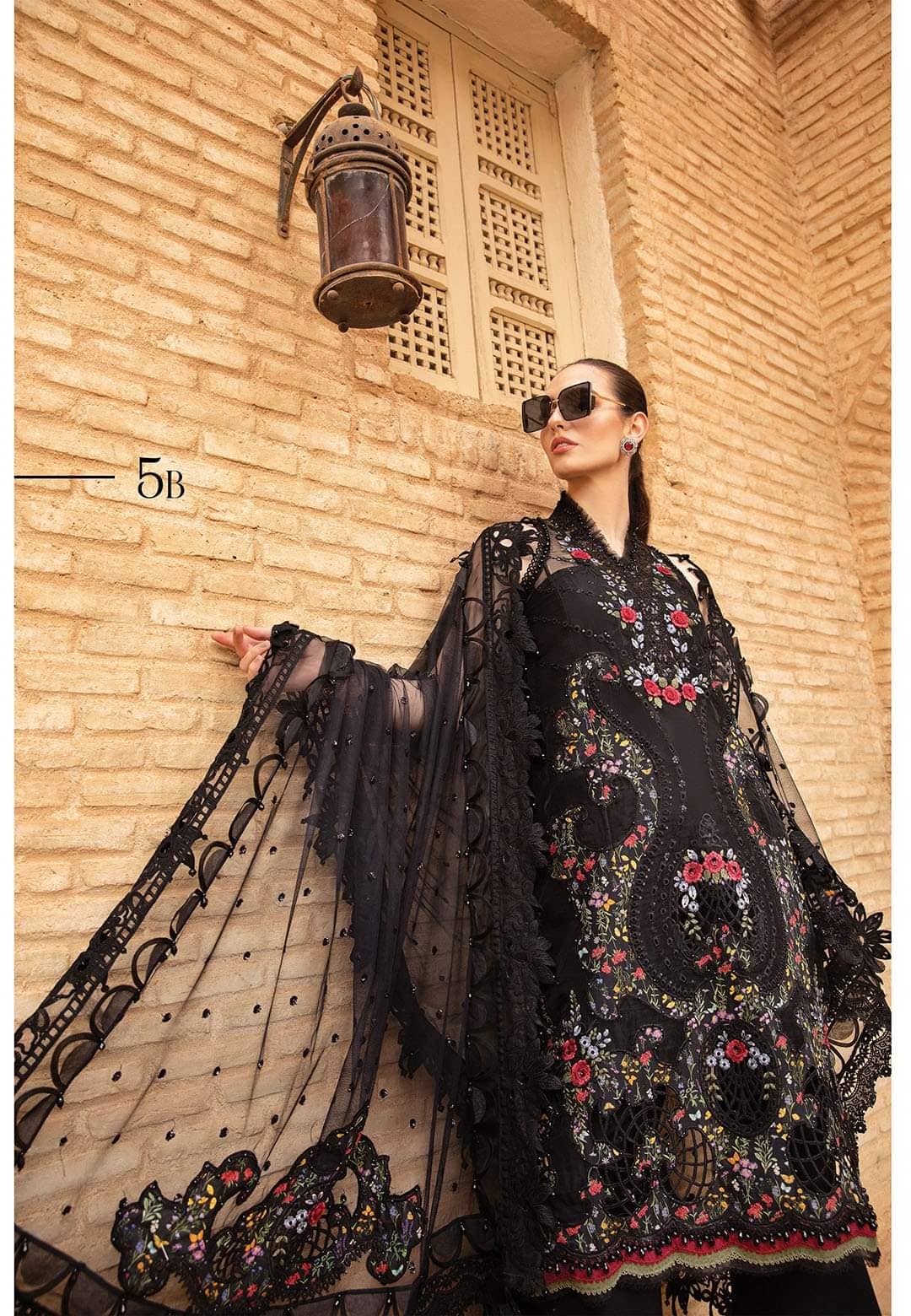 img_maria_b_lawn_24_awwal_boutique
