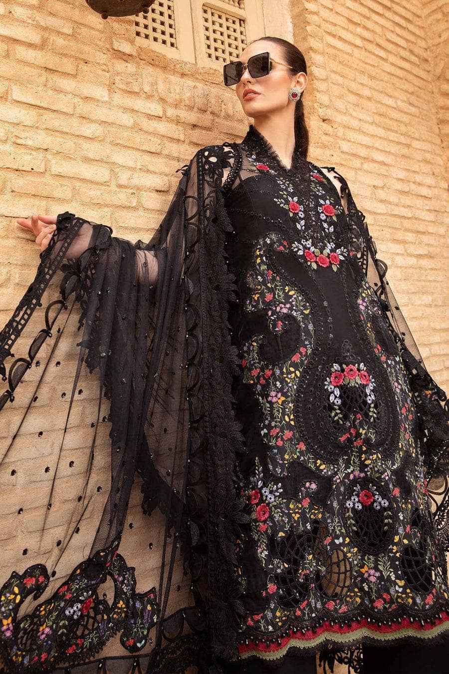 img_maria_b_lawn_24_awwal_boutique