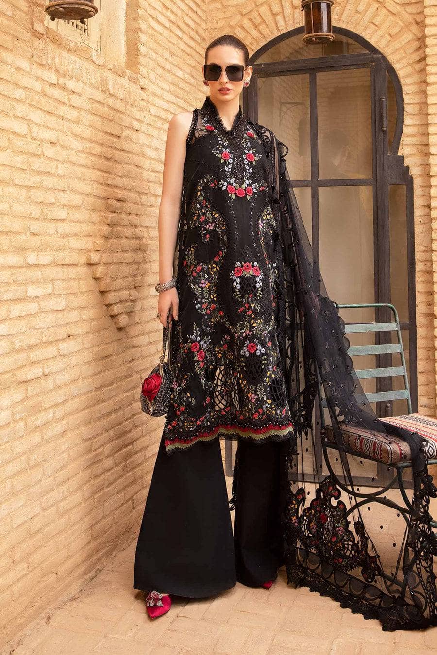 img_maria_b_lawn_24_awwal_boutique
