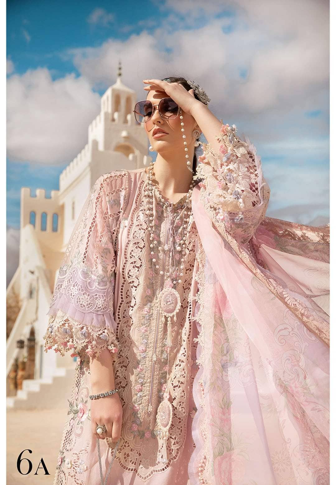 img_maria_b_lawn_24_awwal_boutique