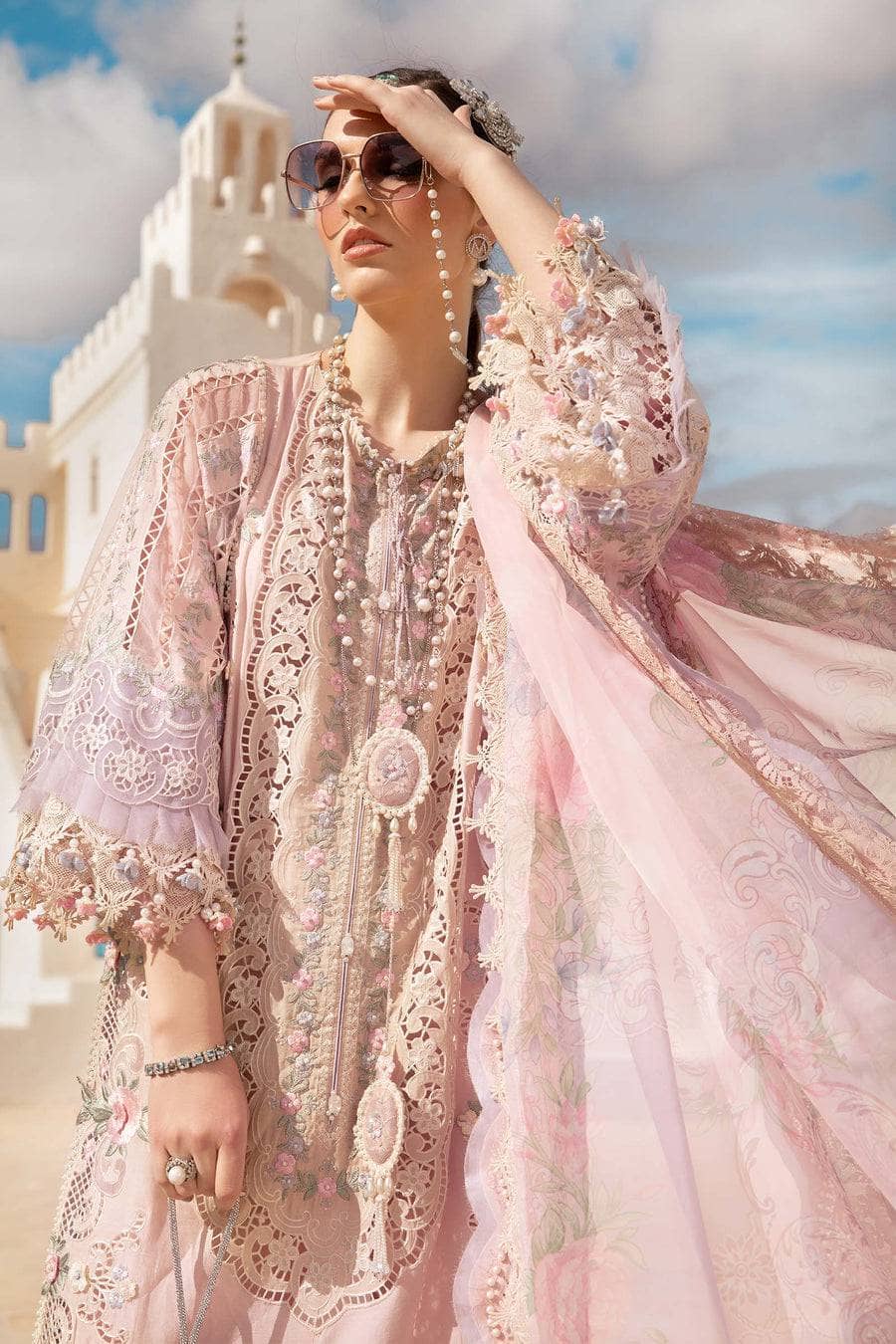 img_maria_b_lawn_24_awwal_boutique